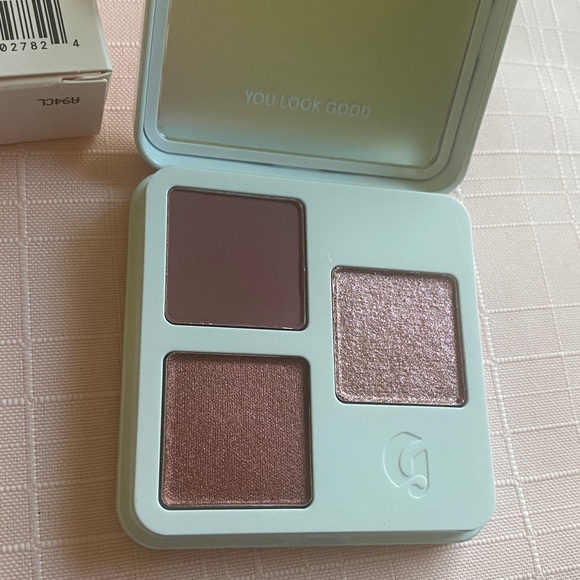 Glossier  Monochromes Eyeshadow Trio Heather. NIB Rose - Picture 4 of 7